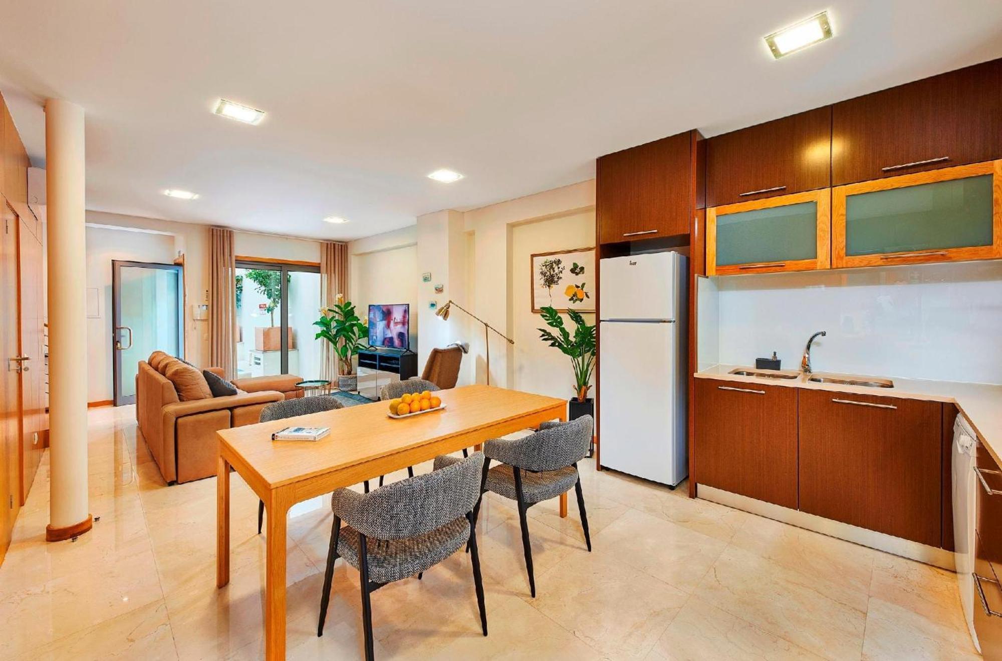 Beautiful Town Centre Townhouse With Shared Pool Βίλα Ταβίρα Εξωτερικό φωτογραφία